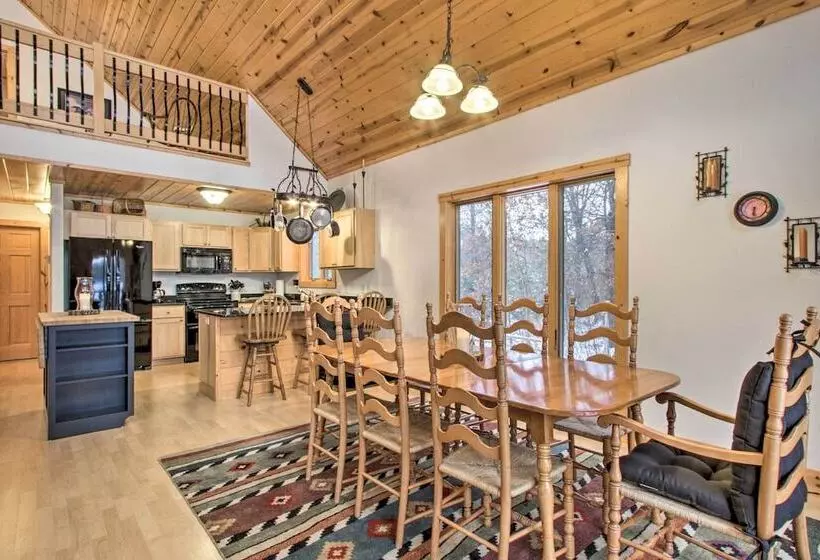 Exceptional Home W/ Deck ~3 Miles To Sand Valley