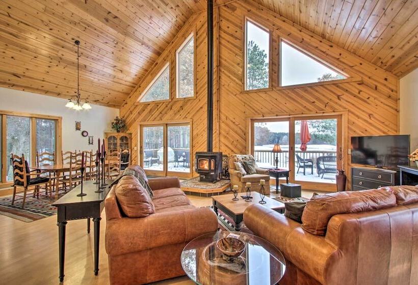 Exceptional Home W/ Deck ~3 Miles To Sand Valley