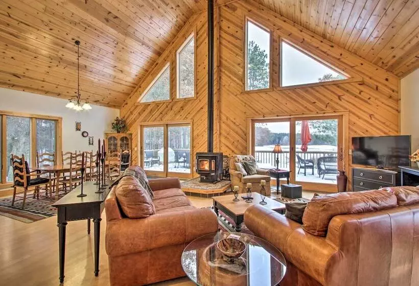 Exceptional Home W/ Deck ~3 Miles To Sand Valley