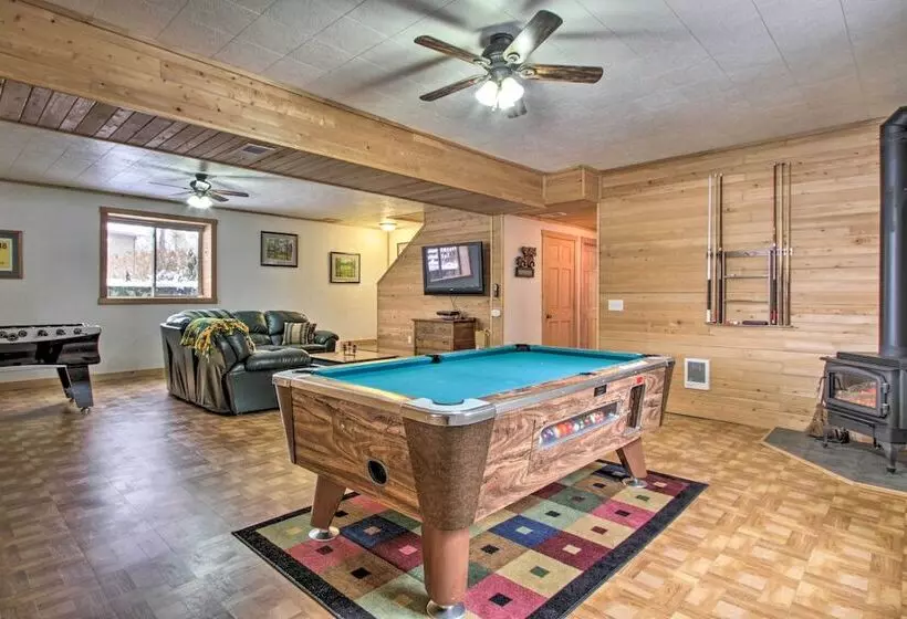 Exceptional Home W/ Deck ~3 Miles To Sand Valley