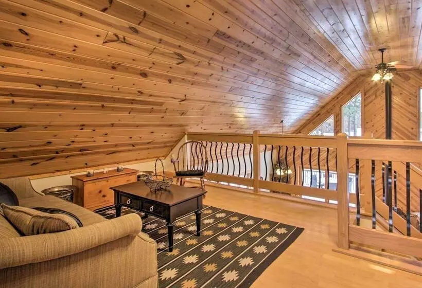 Exceptional Home W/ Deck ~3 Miles To Sand Valley