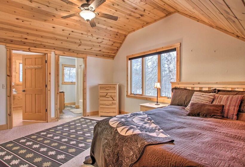 Exceptional Home W/ Deck ~3 Miles To Sand Valley