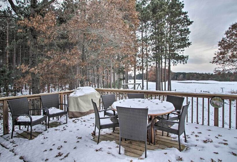 Exceptional Home W/ Deck ~3 Miles To Sand Valley