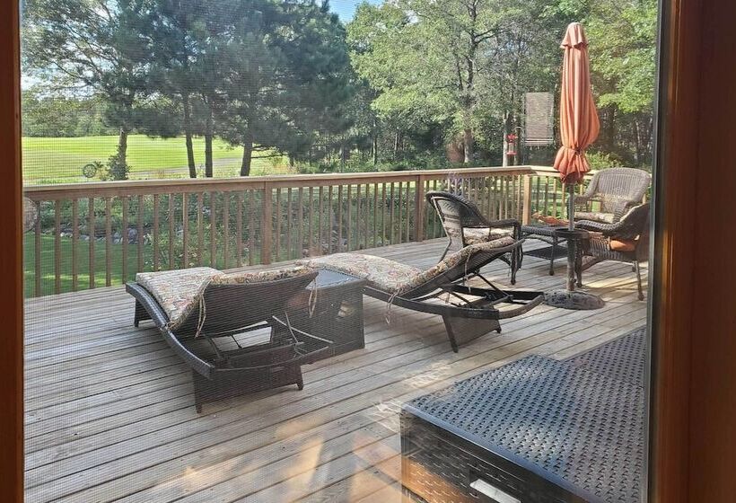 Exceptional Home W/ Deck ~3 Miles To Sand Valley