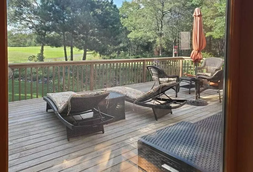 Exceptional Home W/ Deck ~3 Miles To Sand Valley