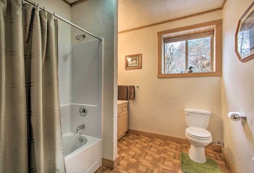 Exceptional Home W/ Deck ~3 Miles To Sand Valley