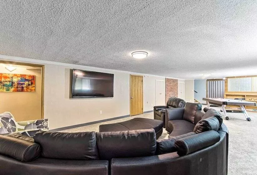 Family Friendly Yakima Escape W/ Yard & Pool!