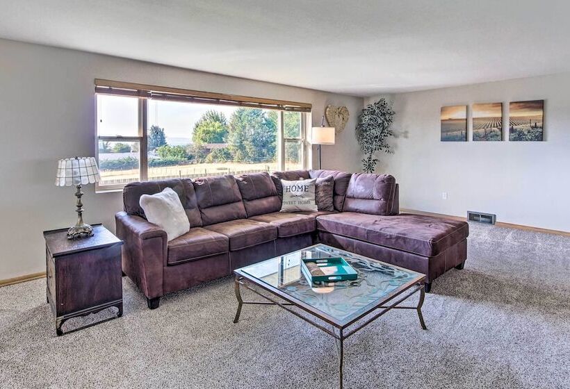 Family Friendly Yakima Escape W/ Yard & Pool!