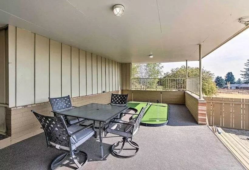Family Friendly Yakima Escape W/ Yard & Pool!