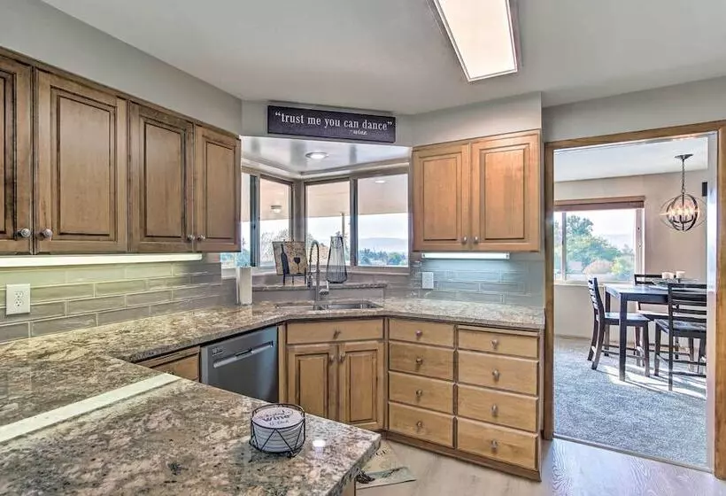 Family Friendly Yakima Escape W/ Yard & Pool!