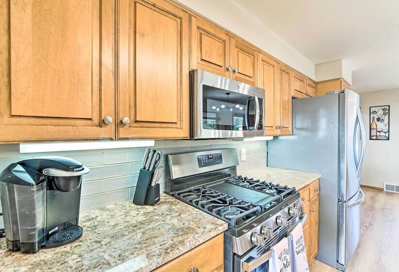 Family Friendly Yakima Escape W/ Yard & Pool!