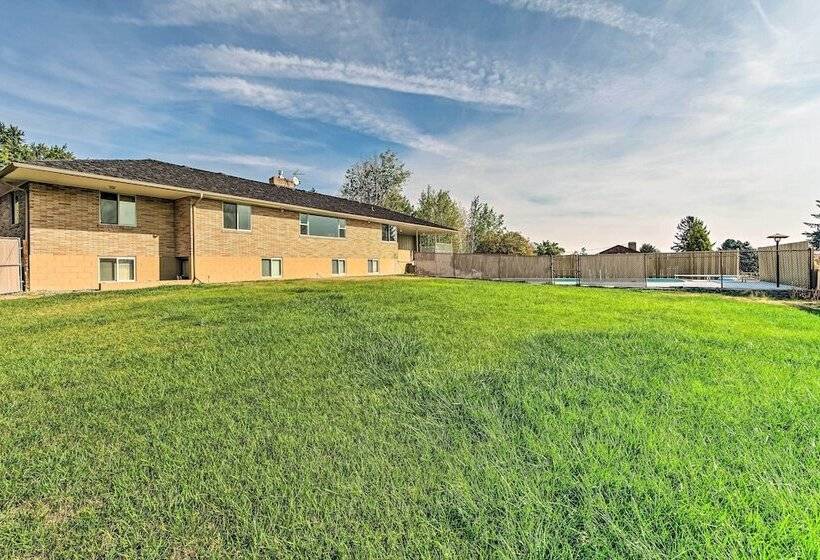 Family Friendly Yakima Escape W/ Yard & Pool!