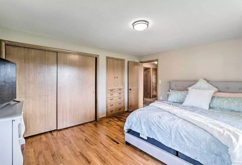 Family Friendly Yakima Escape W/ Yard & Pool!