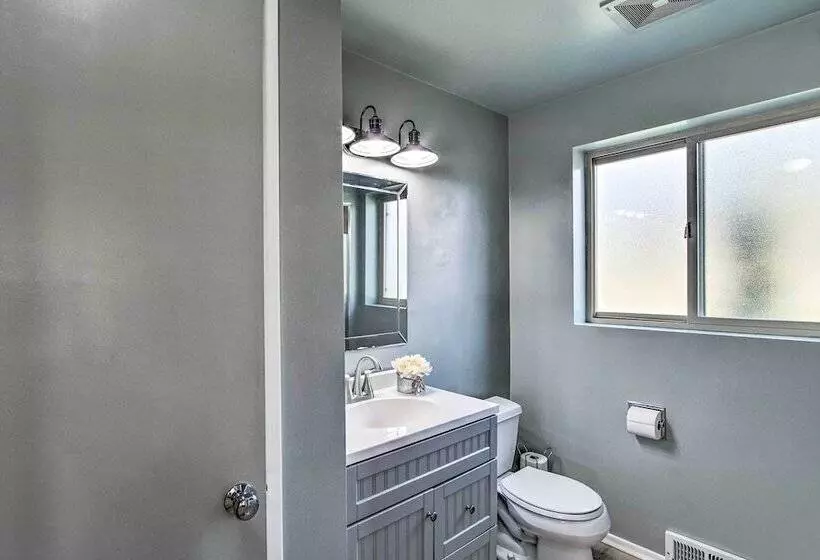 Family Friendly Yakima Escape W/ Yard & Pool!