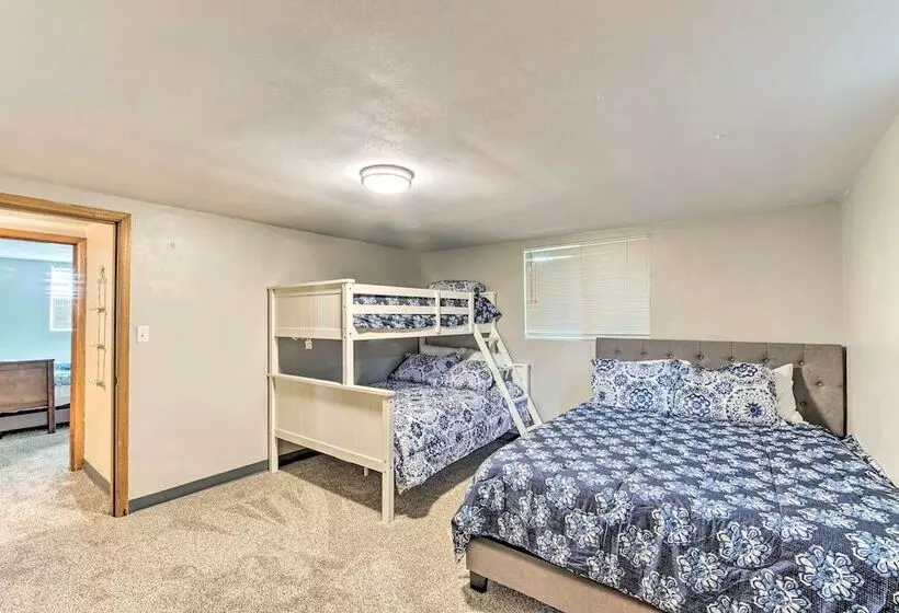 Family Friendly Yakima Escape W/ Yard & Pool!