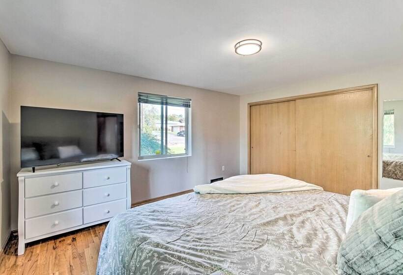 Family Friendly Yakima Escape W/ Yard & Pool!