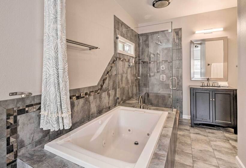 Family Home In Walkable Area Near Silicon Valley!