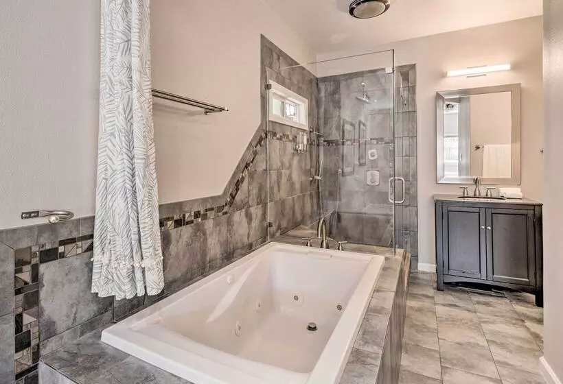 Family Home In Walkable Area Near Silicon Valley!