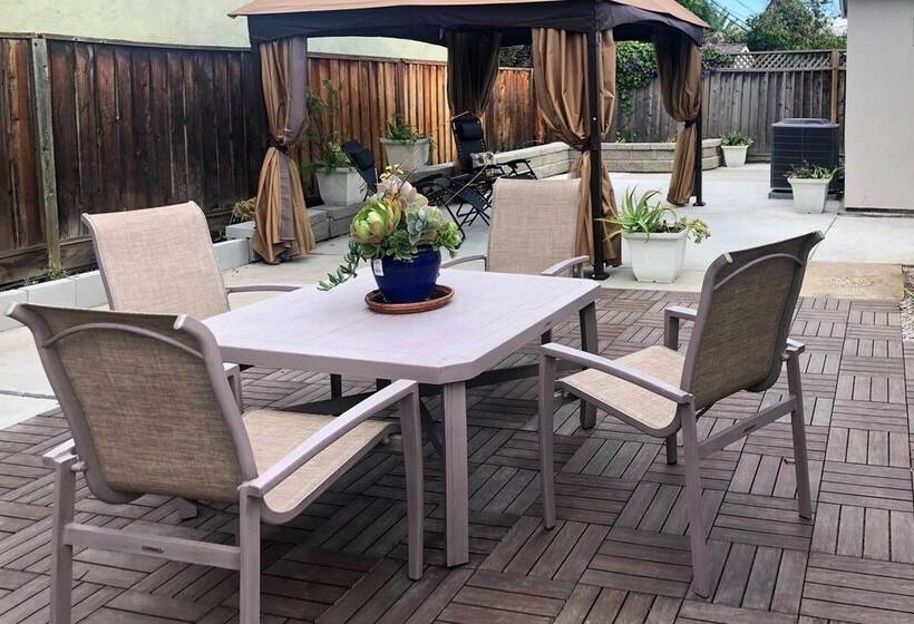 Family Home In Walkable Area Near Silicon Valley!