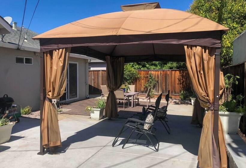 Family Home In Walkable Area Near Silicon Valley!