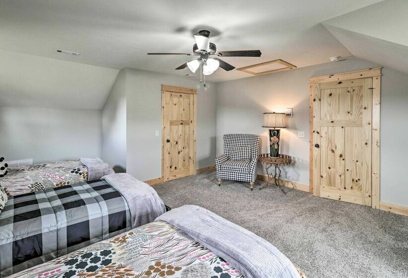 Flippin Home On White River W/ Fire Pit & Views!