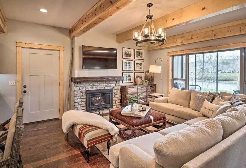 Flippin Home On White River W/ Fire Pit & Views!