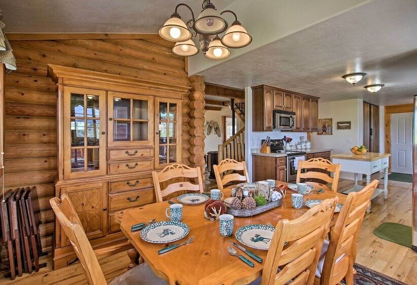 Scenic Views & Game Room: Garden City Retreat!