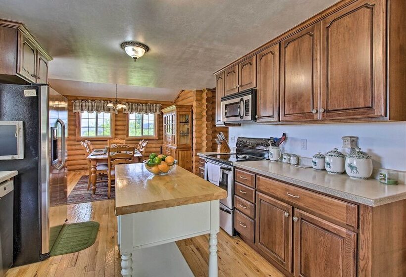 Scenic Views & Game Room: Garden City Retreat!