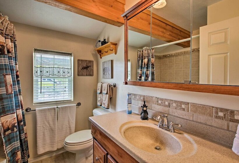 Scenic Views & Game Room: Garden City Retreat!