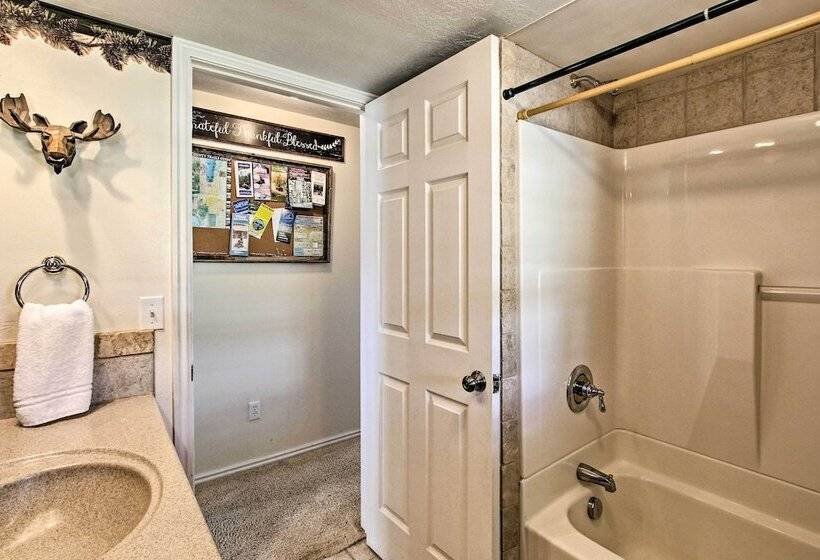 Scenic Views & Game Room: Garden City Retreat!