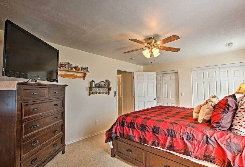 Scenic Views & Game Room: Garden City Retreat!