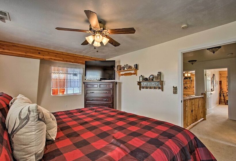 Scenic Views & Game Room: Garden City Retreat!