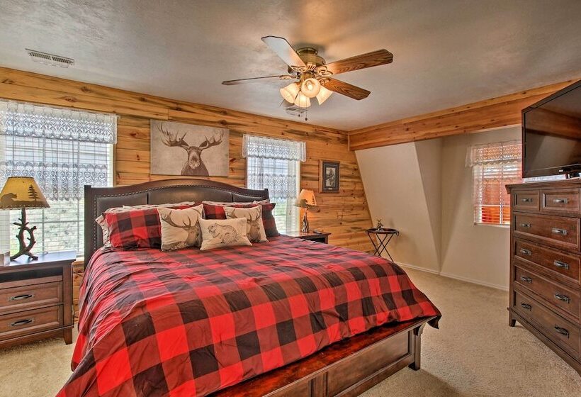 Scenic Views & Game Room: Garden City Retreat!