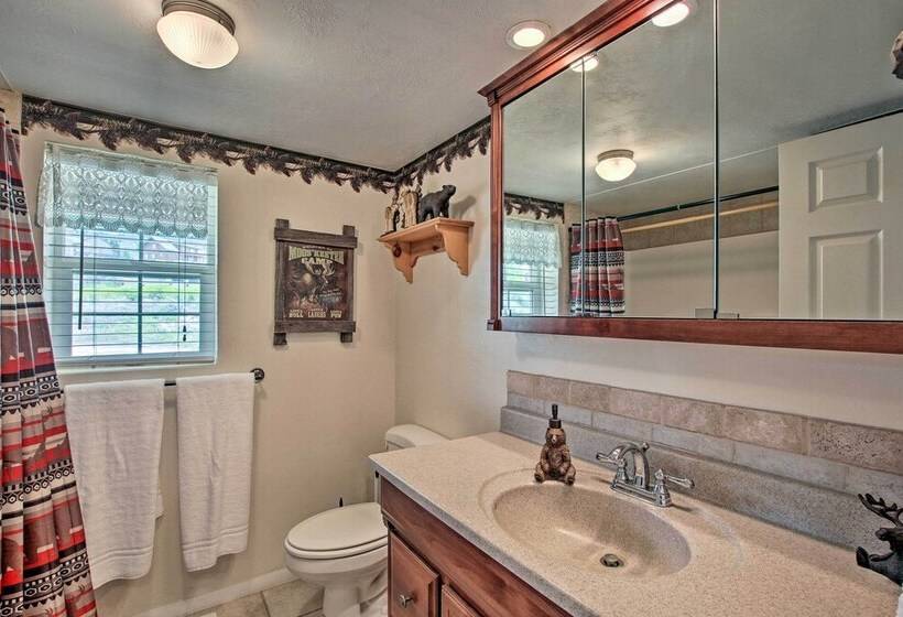 Scenic Views & Game Room: Garden City Retreat!