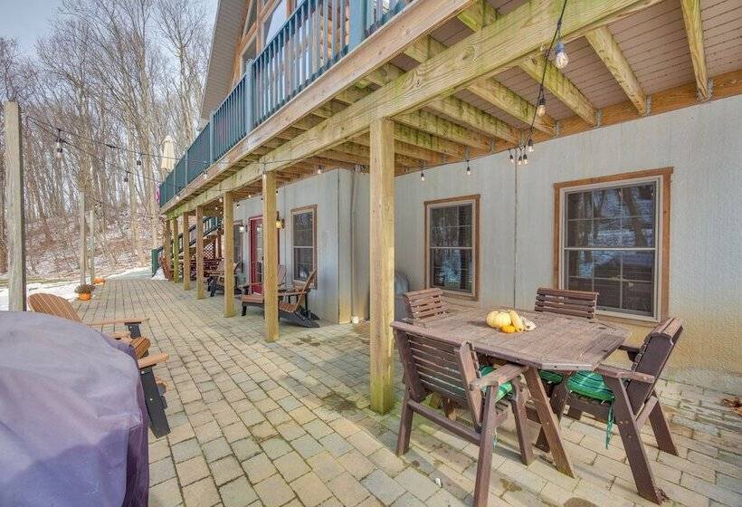 Grand 4,000 Sq Ft House   11 Miles To Lancaster!