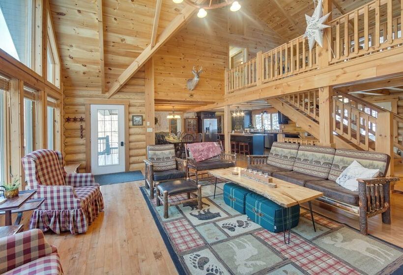 Grand 4,000 Sq Ft House   11 Miles To Lancaster!