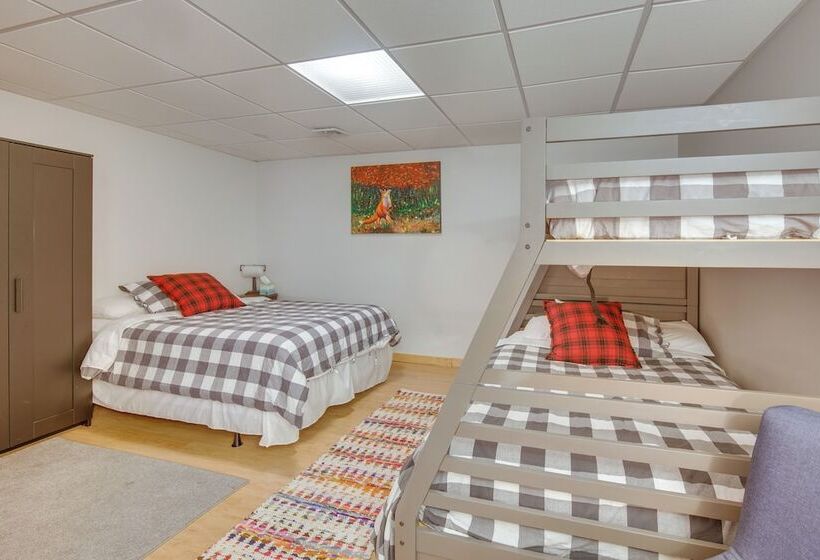 Grand 4,000 Sq Ft House   11 Miles To Lancaster!