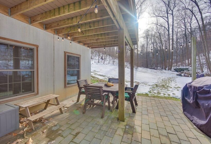 Grand 4,000 Sq Ft House   11 Miles To Lancaster!