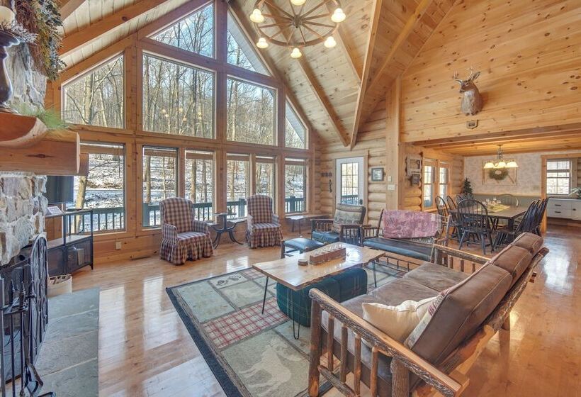 Grand 4,000 Sq Ft House   11 Miles To Lancaster!