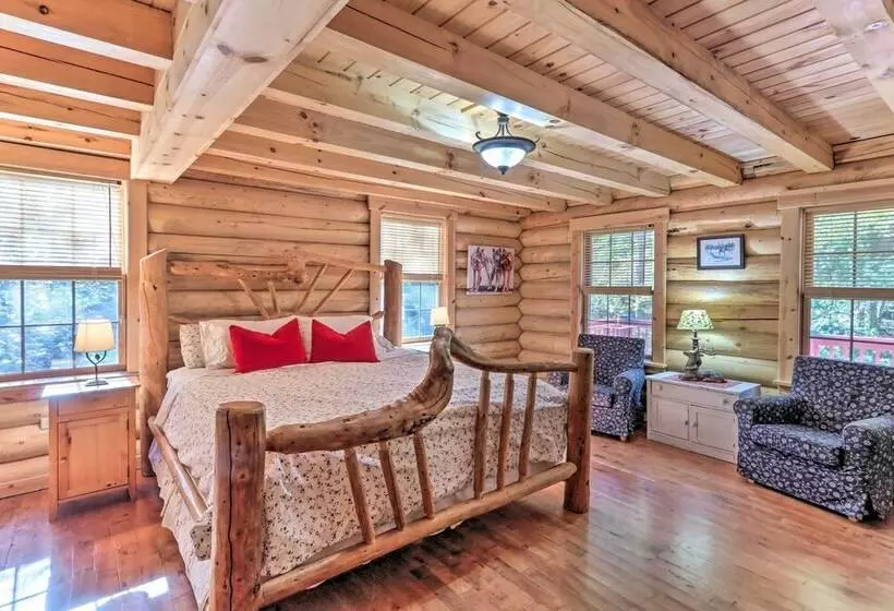 Grand 4,000 Sq Ft House   11 Miles To Lancaster!