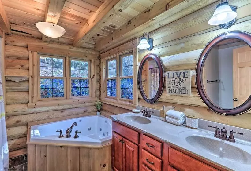 Grand 4,000 Sq Ft House   11 Miles To Lancaster!