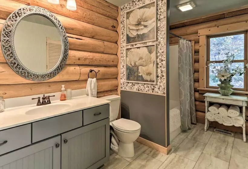 Grand 4,000 Sq Ft House   11 Miles To Lancaster!