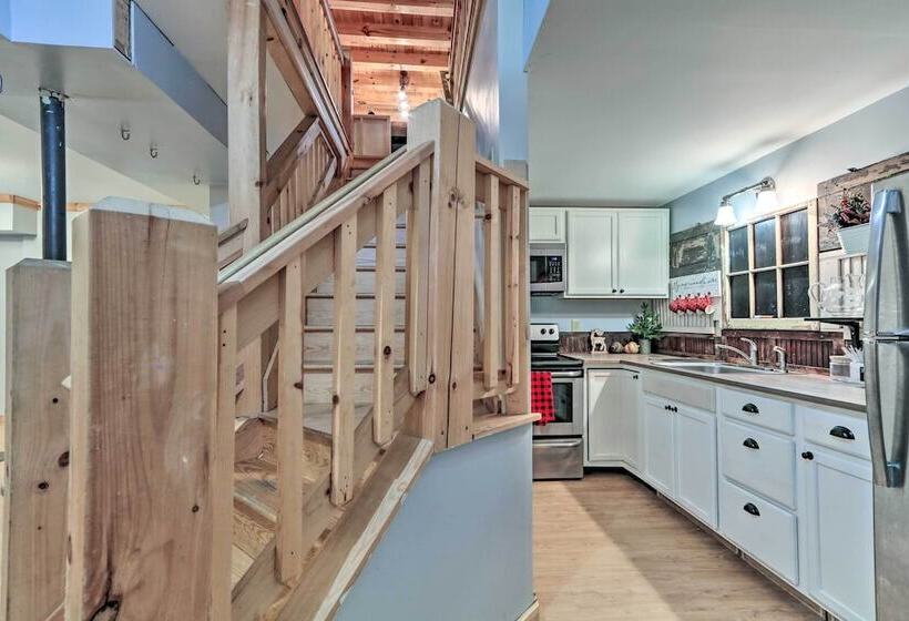 Grand 4,000 Sq Ft House   11 Miles To Lancaster!