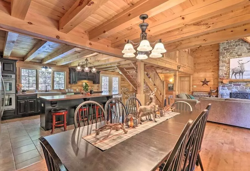 Grand 4,000 Sq Ft House   11 Miles To Lancaster!