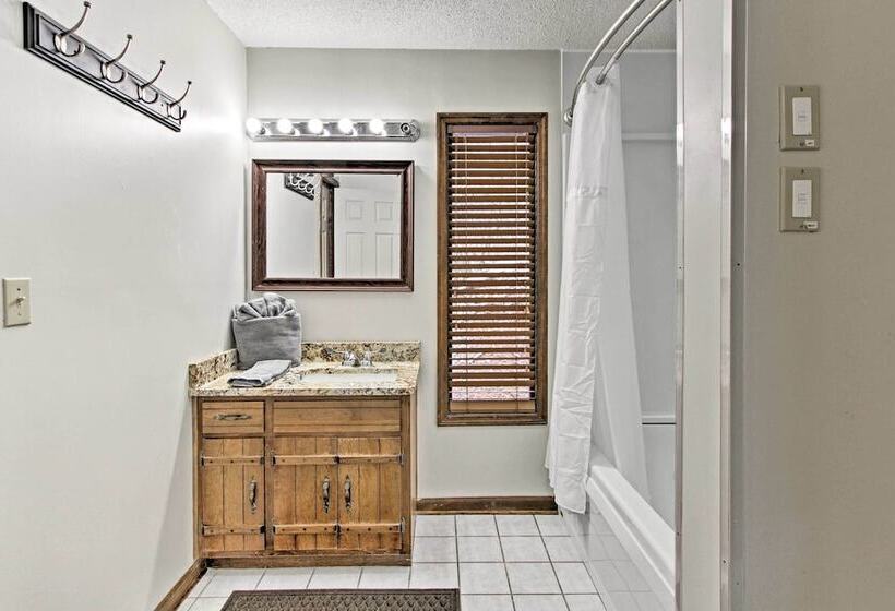 Smoky Mountain Cabin: 4 Acres, 3 Mi To Gatlinburg