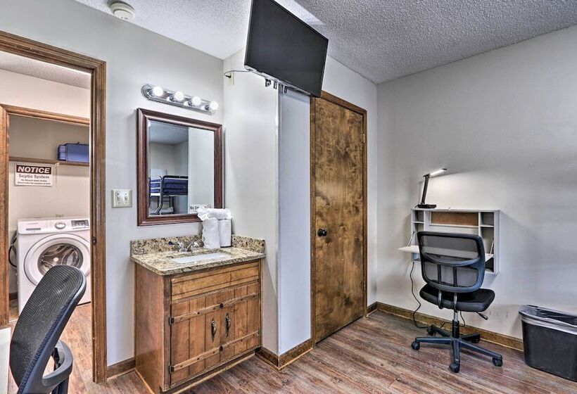 Smoky Mountain Cabin: 4 Acres, 3 Mi To Gatlinburg