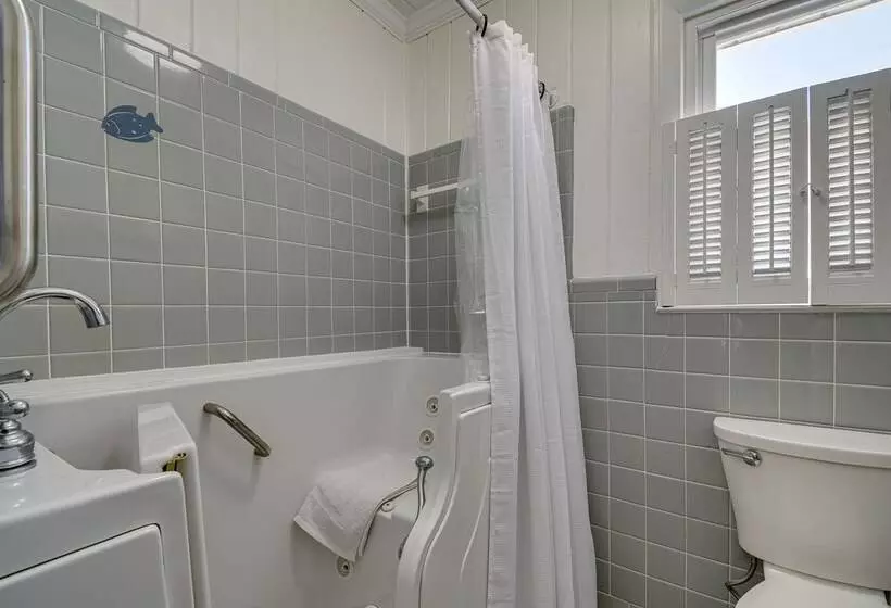 Holden Beach Home On Intracoastal Waterway Canal!