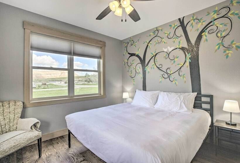 Idyllic Gem: Screened Porch, 1/2 Mi To River!