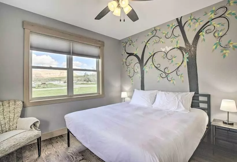 Idyllic Gem: Screened Porch, 1/2 Mi To River!