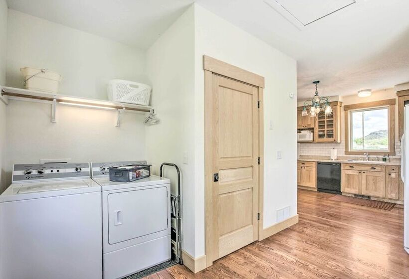 Idyllic Gem: Screened Porch, 1/2 Mi To River!